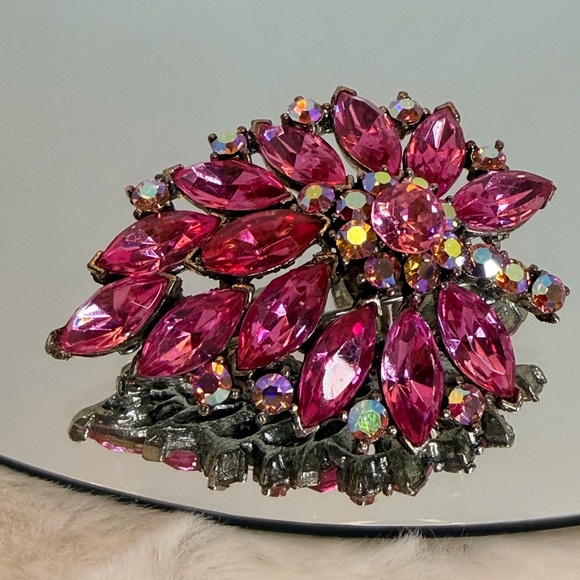Weiss Pink Crystal Brooch - Picture 2 of 5